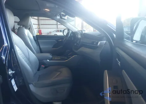 2021 Toyota Highlander Xle z USA, uszkodzony, nr VIN 5TDGZRBH4MS533595